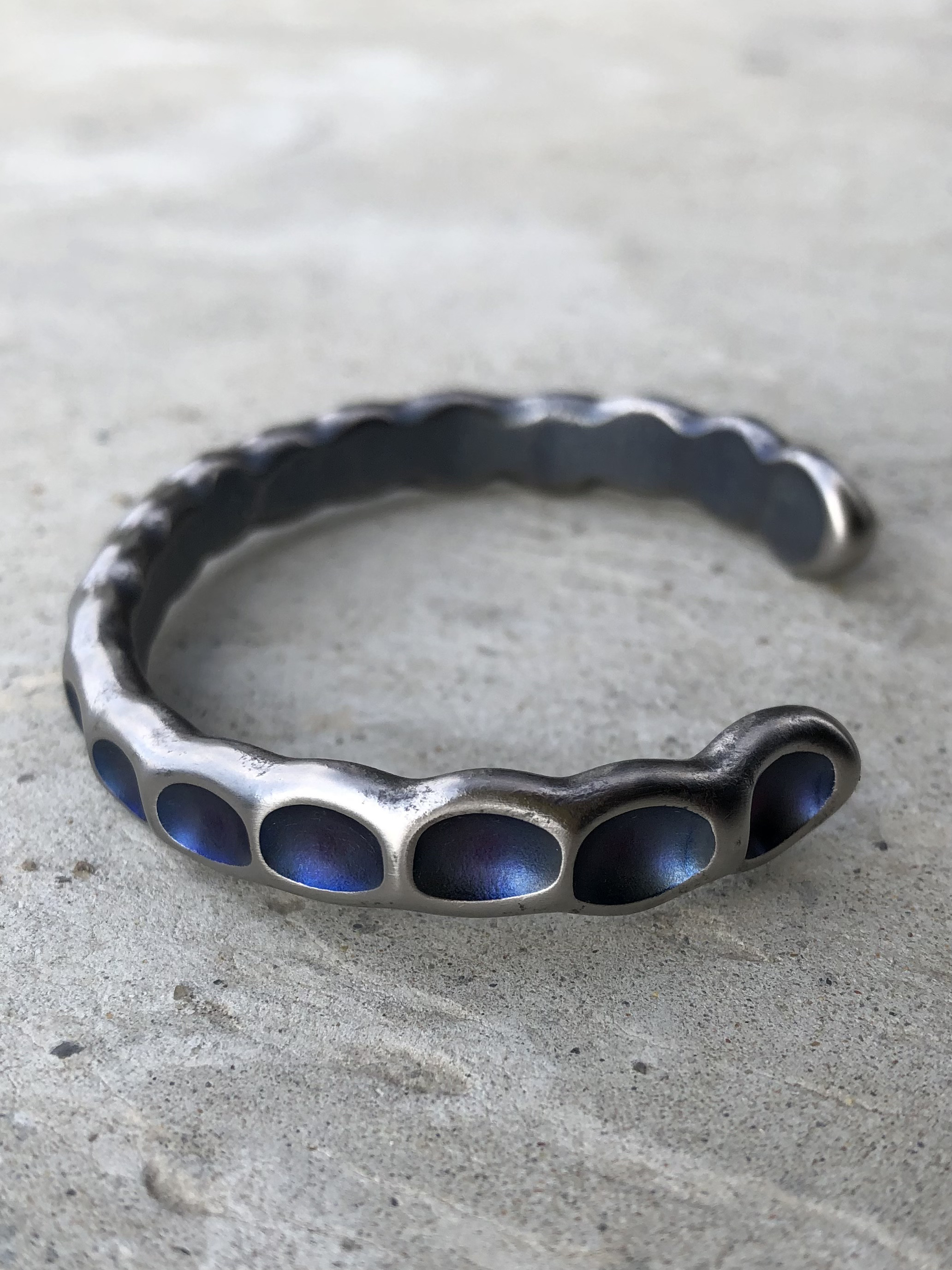 titanium bangle “blue hole” 純チタン製バングル ブレスレット  アンティーク調