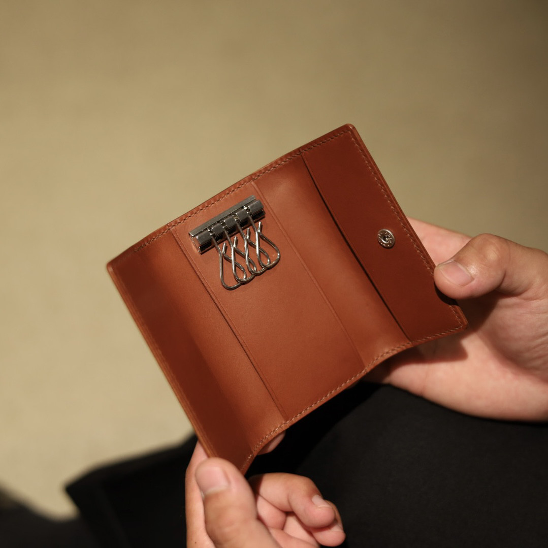 【送料無料】イタリアンレザーで仕立てたキーケース