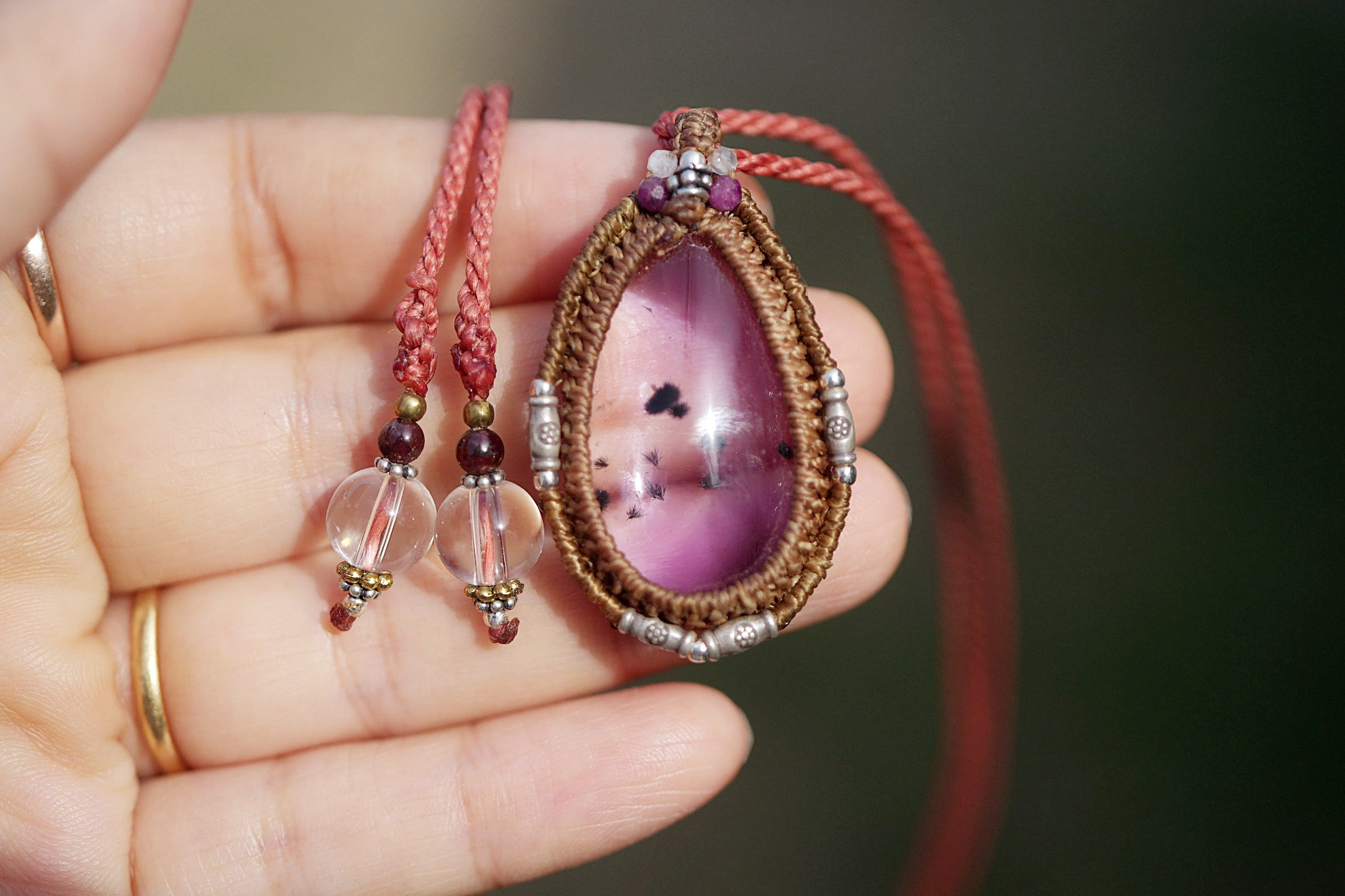 レア 小さな微生物★ロマネサイトインamethyst マクラメネックレス 1937