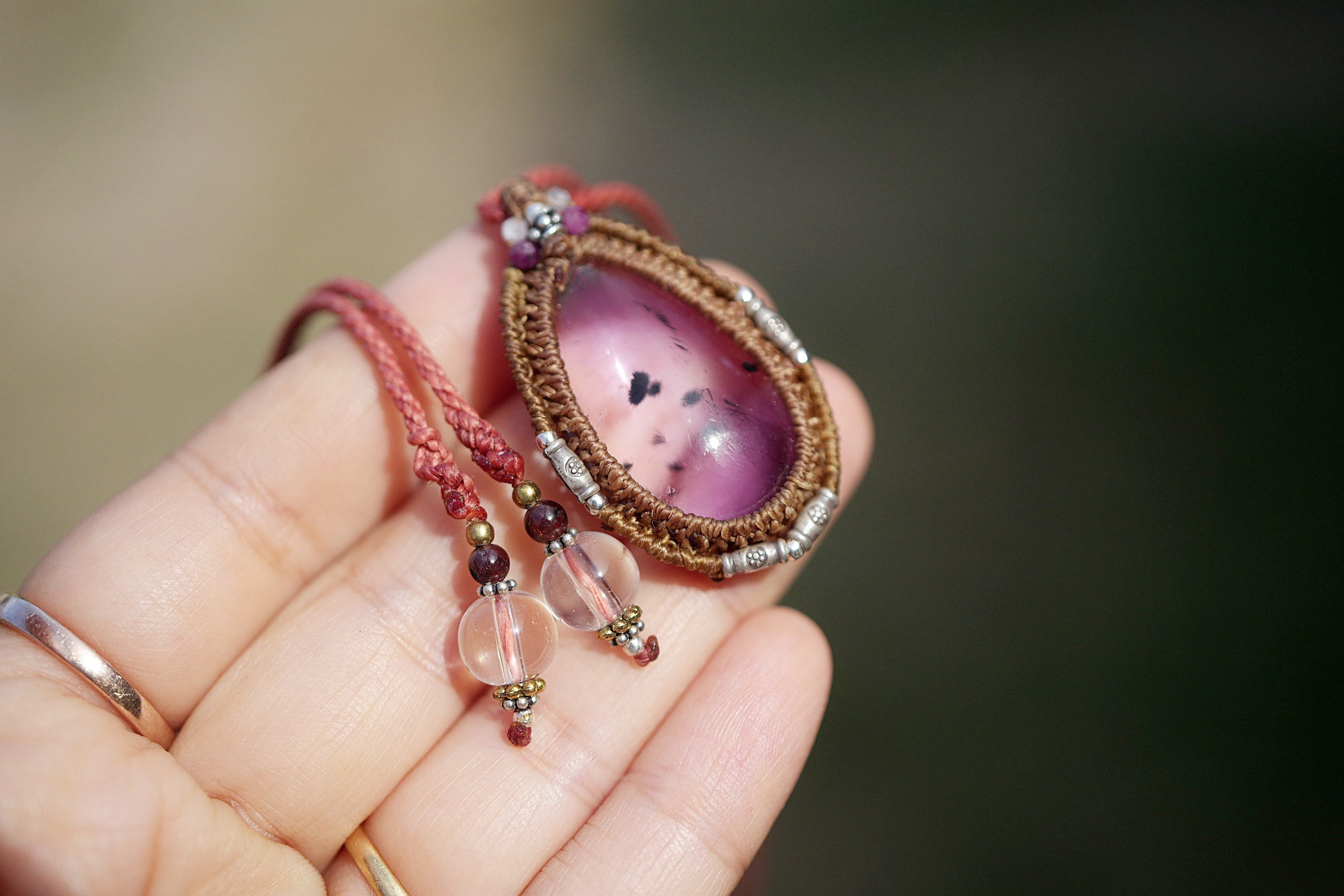 レア 小さな微生物★ロマネサイトインamethyst マクラメネックレス 1937