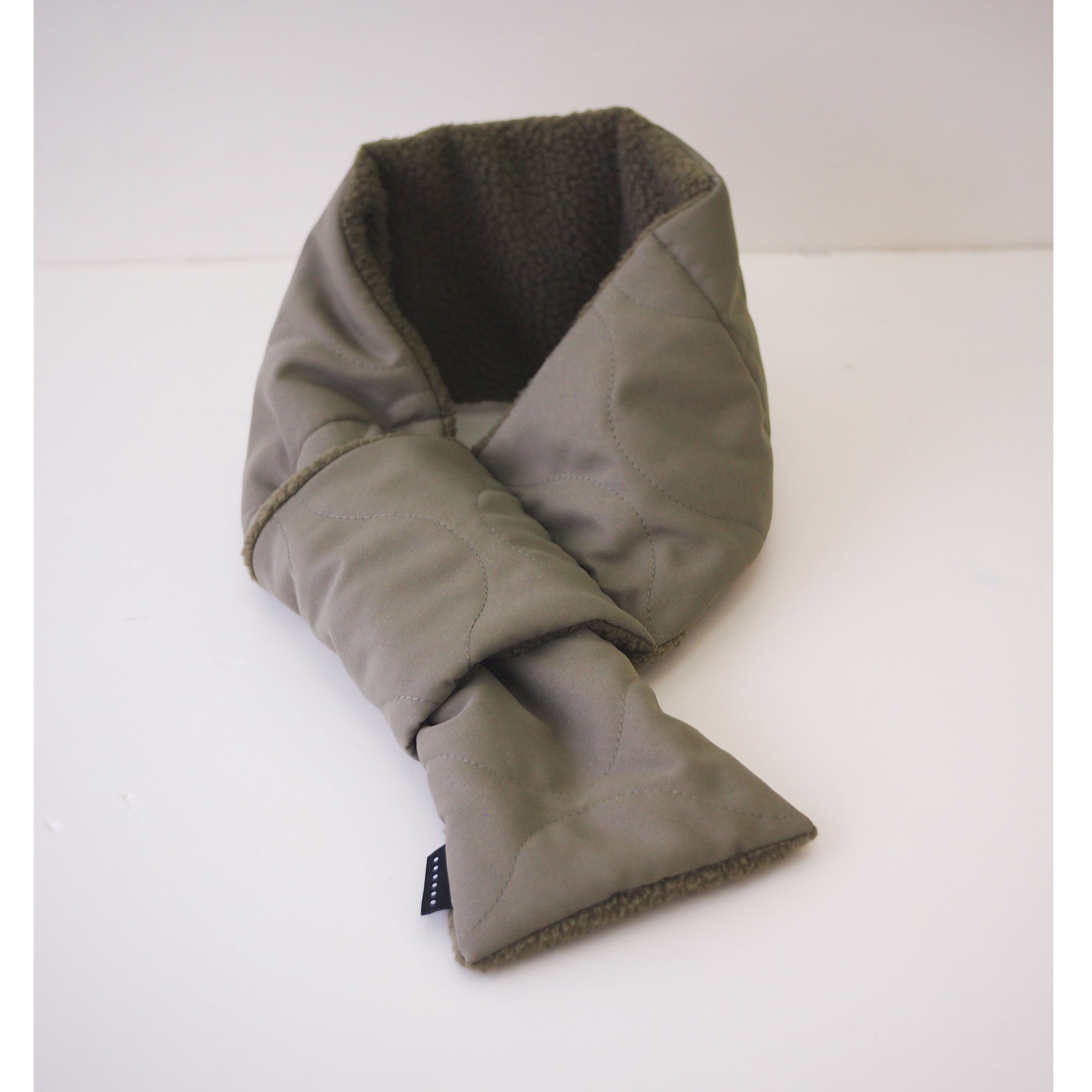 6dots オリジナルデザイン 暖かいマフラー  - 軽量でスタイリッシュ、ユニセックスな冬のアクセサリー (緑)