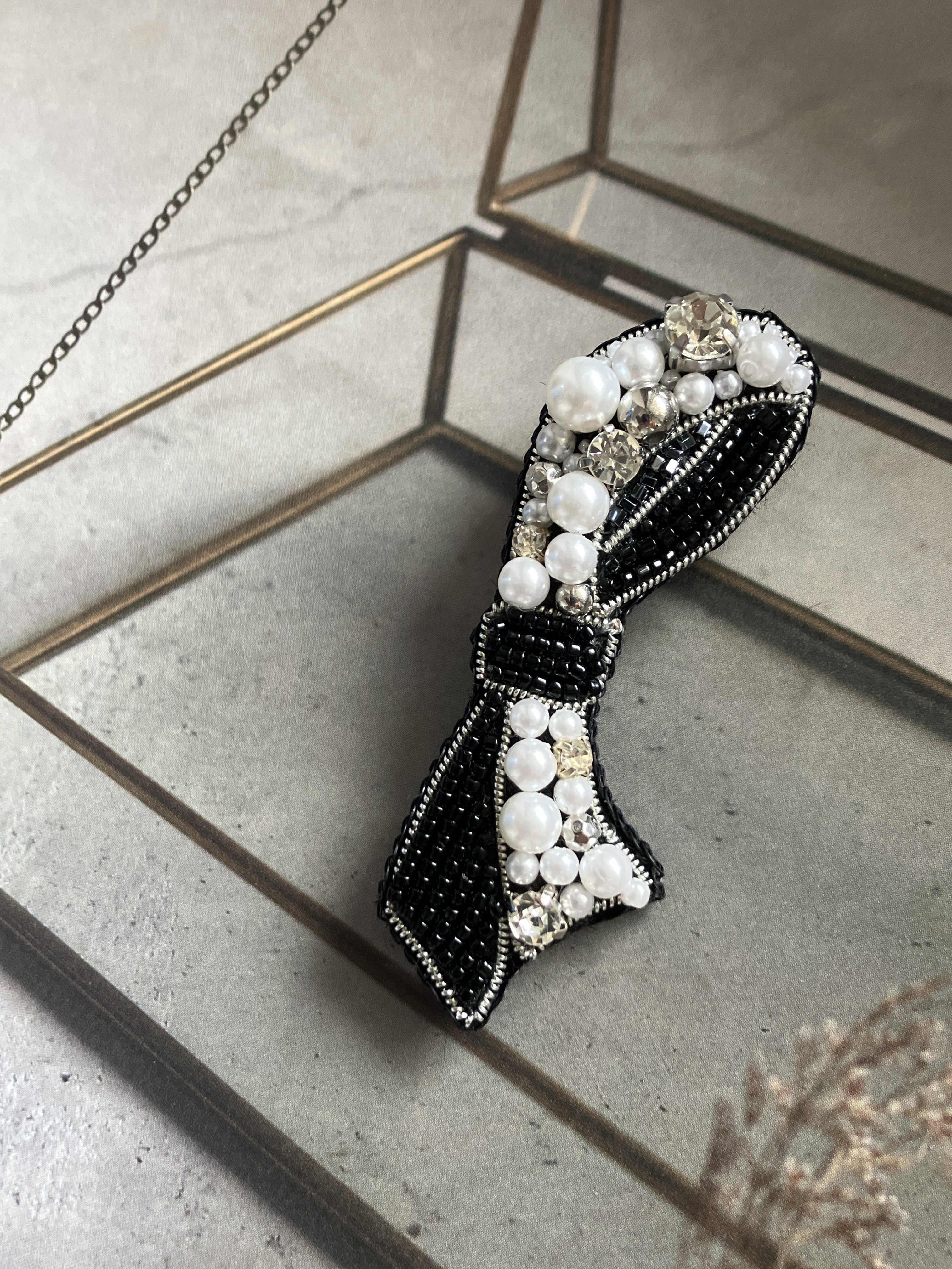 【美品】ビーズ総刺繍/ラインストーン/ ビジュー/口枠式/赤系色/ビーズバッグ