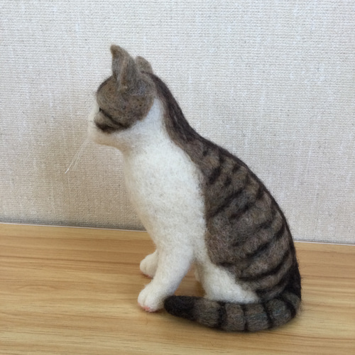 羊毛フェルト猫 キジ猫リース クリスマスリース 羊毛フェルト。猫。リース台座付き。 羊毛フェルト キサラキララ