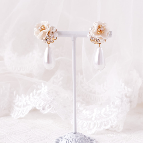 フリルフラワーしずくパールピアス・イヤリング ゴールドVer