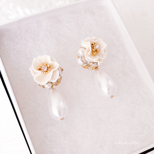 フリルフラワーしずくパールピアス・イヤリング ゴールドVer