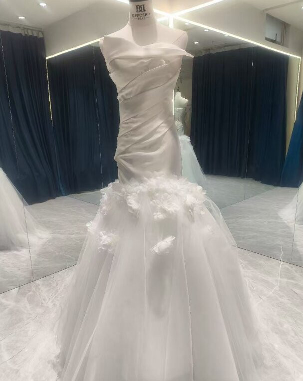 送料無料！ウェディングドレス マーメイドライン 3D立体レース刺繍 細見えシルエット ハンドメイド デザイン感