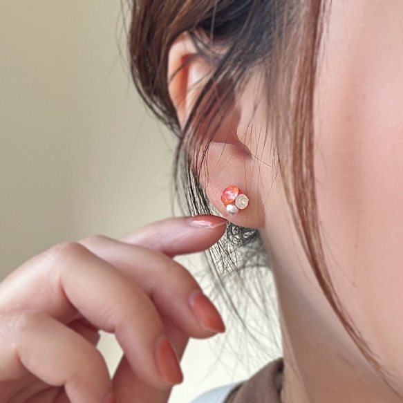 セカンドピアスにも◎オレンジの小粒ピアス/イヤリング  推し活 クリスタル プチギフト  軽い 小さい チタン  橙 2枚目の画像