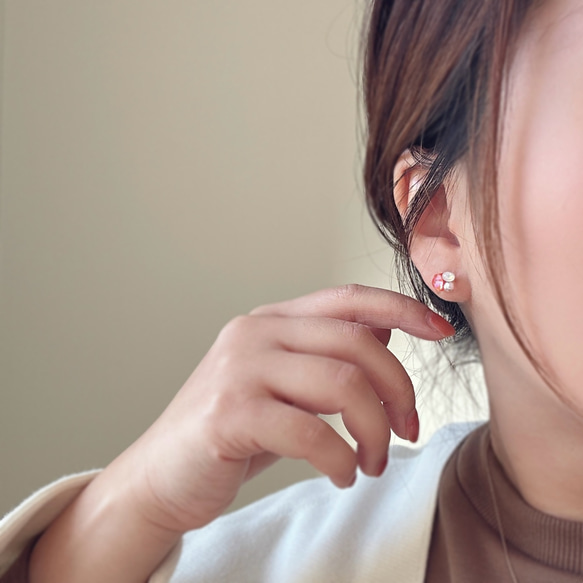 セカンドピアスにも◎オレンジの小粒ピアス/イヤリング  推し活 クリスタル プチギフト  軽い 小さい チタン  橙 7枚目の画像