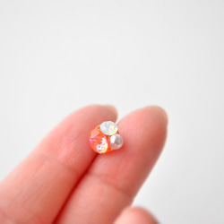 セカンドピアスにも◎オレンジの小粒ピアス/イヤリング  推し活 クリスタル プチギフト  軽い 小さい チタン  橙 5枚目の画像