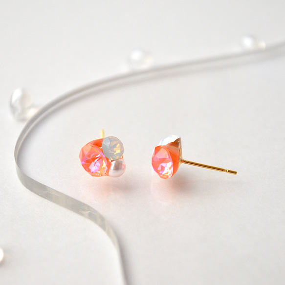 セカンドピアスにも◎オレンジの小粒ピアス/イヤリング  推し活 クリスタル プチギフト  軽い 小さい チタン  橙 6枚目の画像