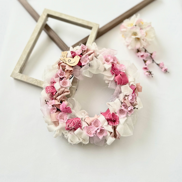 ピンクとホワイトの春を告げる梅の花布リース リース ころりん 通販