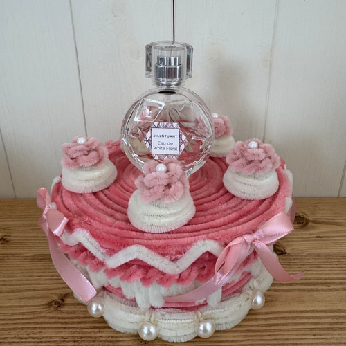 筧本生 油彩『カフェに佇むサングラスをかけた女性』かけいもとなり