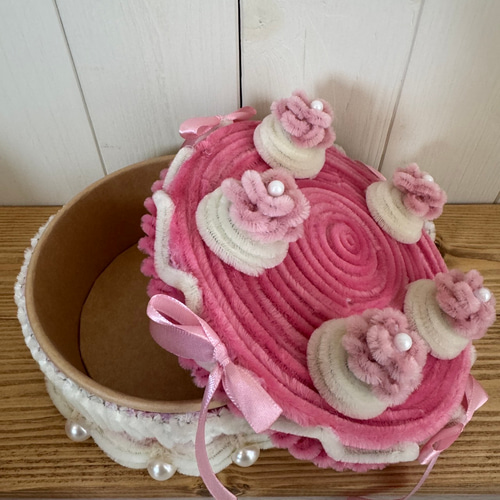 筧本生 油彩『カフェに佇むサングラスをかけた女性』かけいもとなり