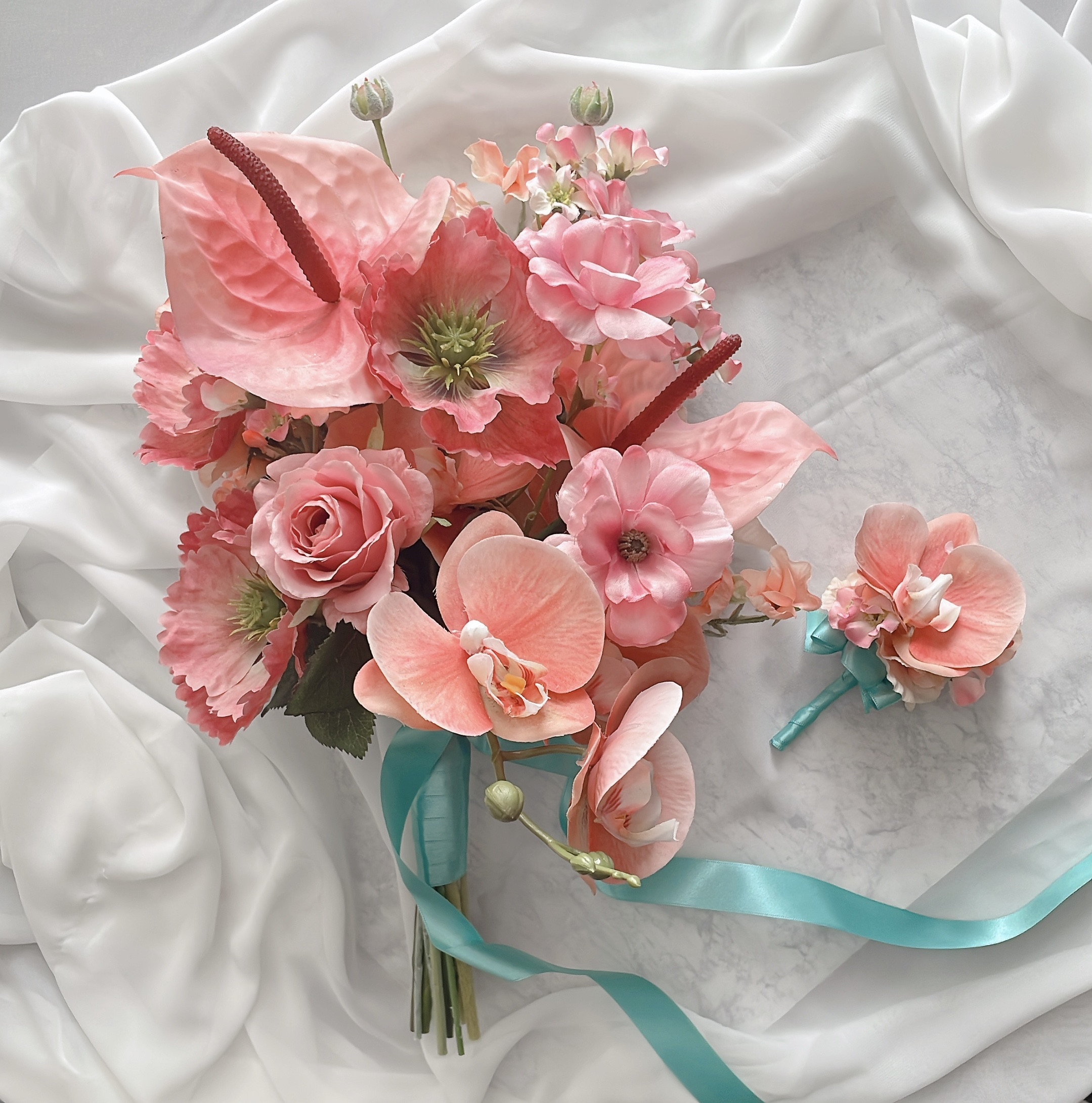【完成品】アーティフィシャルフラワーブーケ・ブートニア付　コーラルピンク　ターコイズブルー