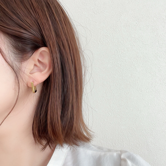秋冬映え◆スクエアフープピアス/サージカルステンレス　ワンタッチピアス　スナップピアス　金属アレルギー対応　つけっぱ 4枚目の画像