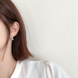 秋冬映え◆スクエアフープピアス/サージカルステンレス　ワンタッチピアス　スナップピアス　金属アレルギー対応　つけっぱ 5枚目の画像