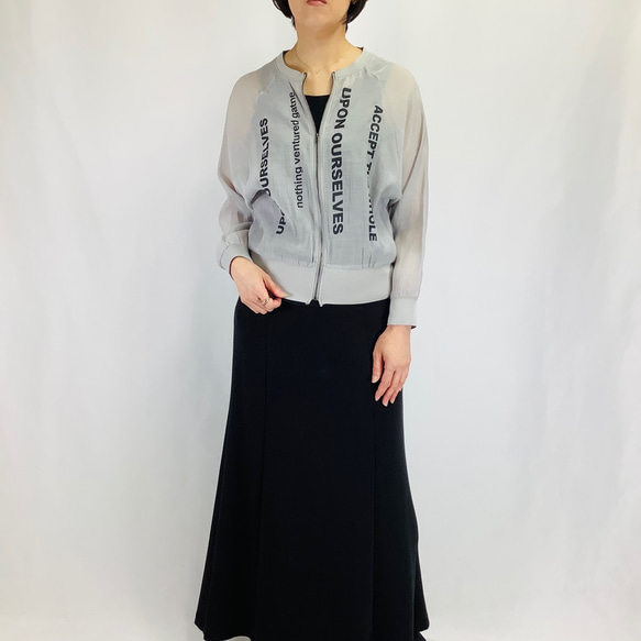 №24989　【2025年　春・夏　新作】フロント英字ロゴラグランシアーブルゾン 2枚目の画像