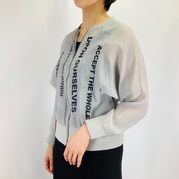 №24989　【2025年　春・夏　新作】フロント英字ロゴラグランシアーブルゾン 4枚目の画像