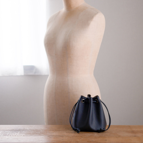 WATERPROOF LEATHER》巾着カメラポーチ Mサイズ ブラック カメラケース