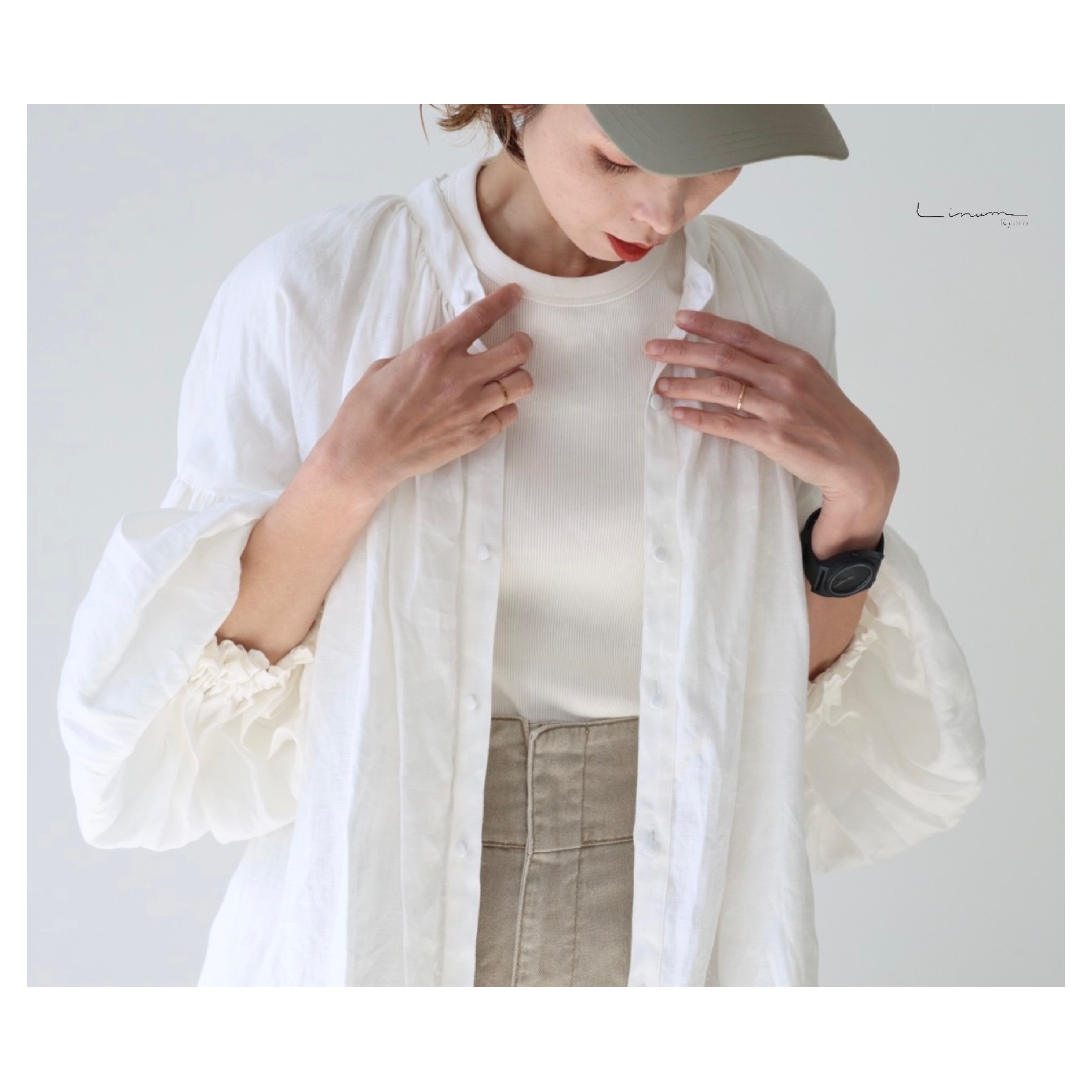 ヨーロッパリネン100%くるみボタンとお袖ギャザーのシャツワンピース／リネンシャツワンピース／ホワイト