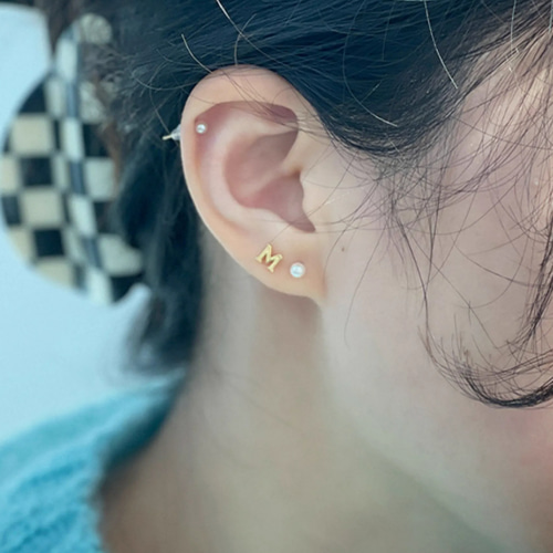 24K（片耳）K24純金イニシャルピアス24金ネームピアス24K純金