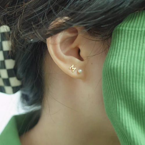 K24（片耳）K24純金イニシャルピアス24金ネームピアス24K純金スタッド