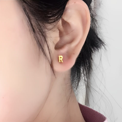 24K（片耳）K24純金イニシャルピアス24金ネームピアス24K純金