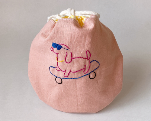 完成品】ダックスフンド ハンドメイド 手刺繍 丸巾着 オリジナル刺繍