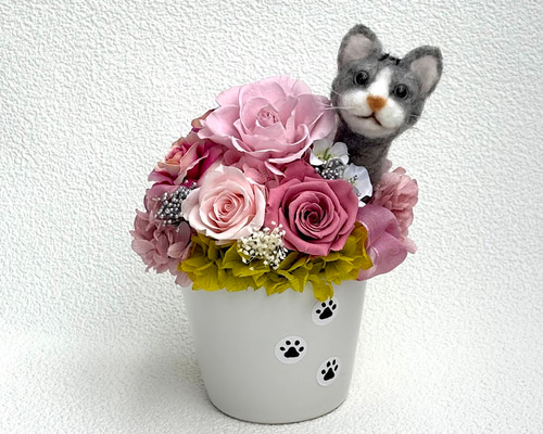 猫ちゃんのオブジェ、プリザつきアレンジメント f046bcac7ab93a7004a53236de2047