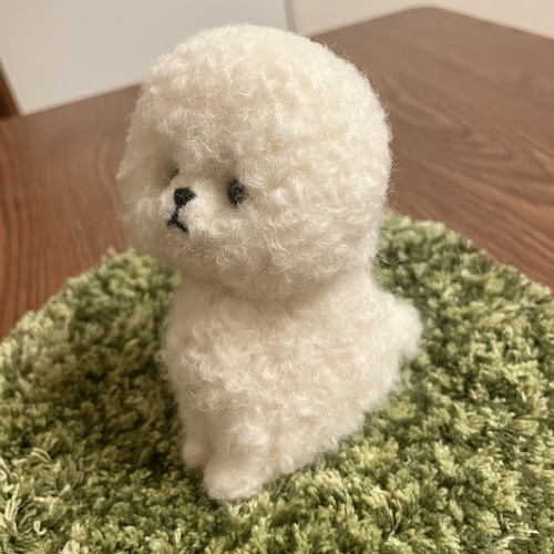 まっしろ、ふわふわ、まるまる。ビションフリーゼの羊毛フェルト置き物