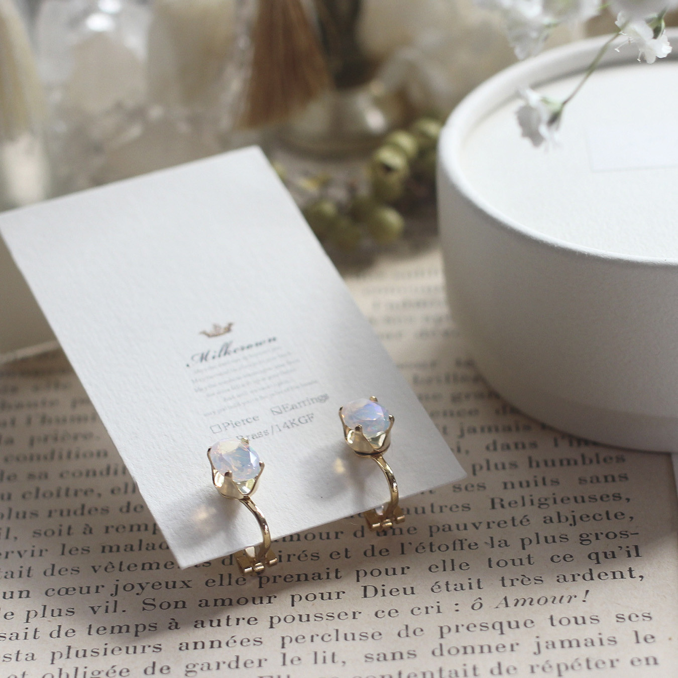 Milkcrown classicイヤリング/オパール/両耳用/10月誕生石