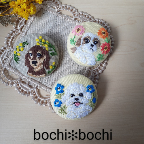受注製作⚘handmade⚘ペロリ♪マルチーズ刺繍くるみボタン⚘ex