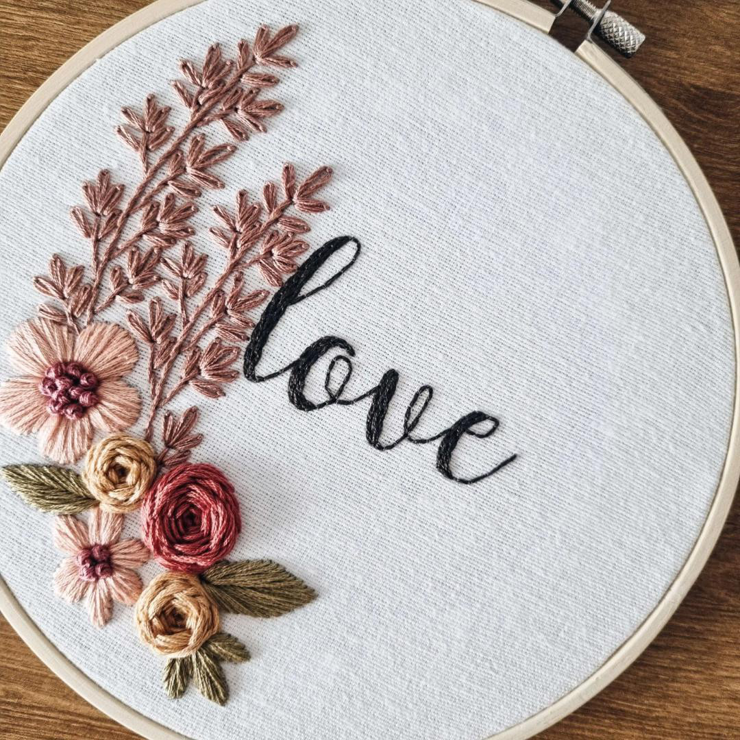 刺繍の手作りフラワーアート LOVE 18 cm / 受注製作