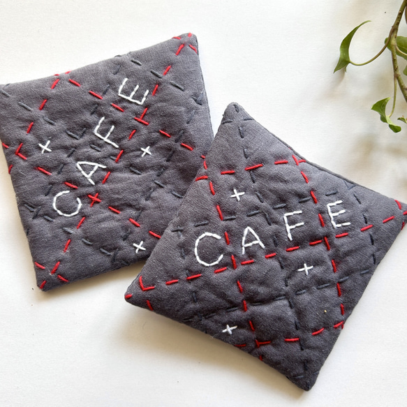 ポップなキルティング風！　CAFEステッチコースター (1枚) 1枚目の画像