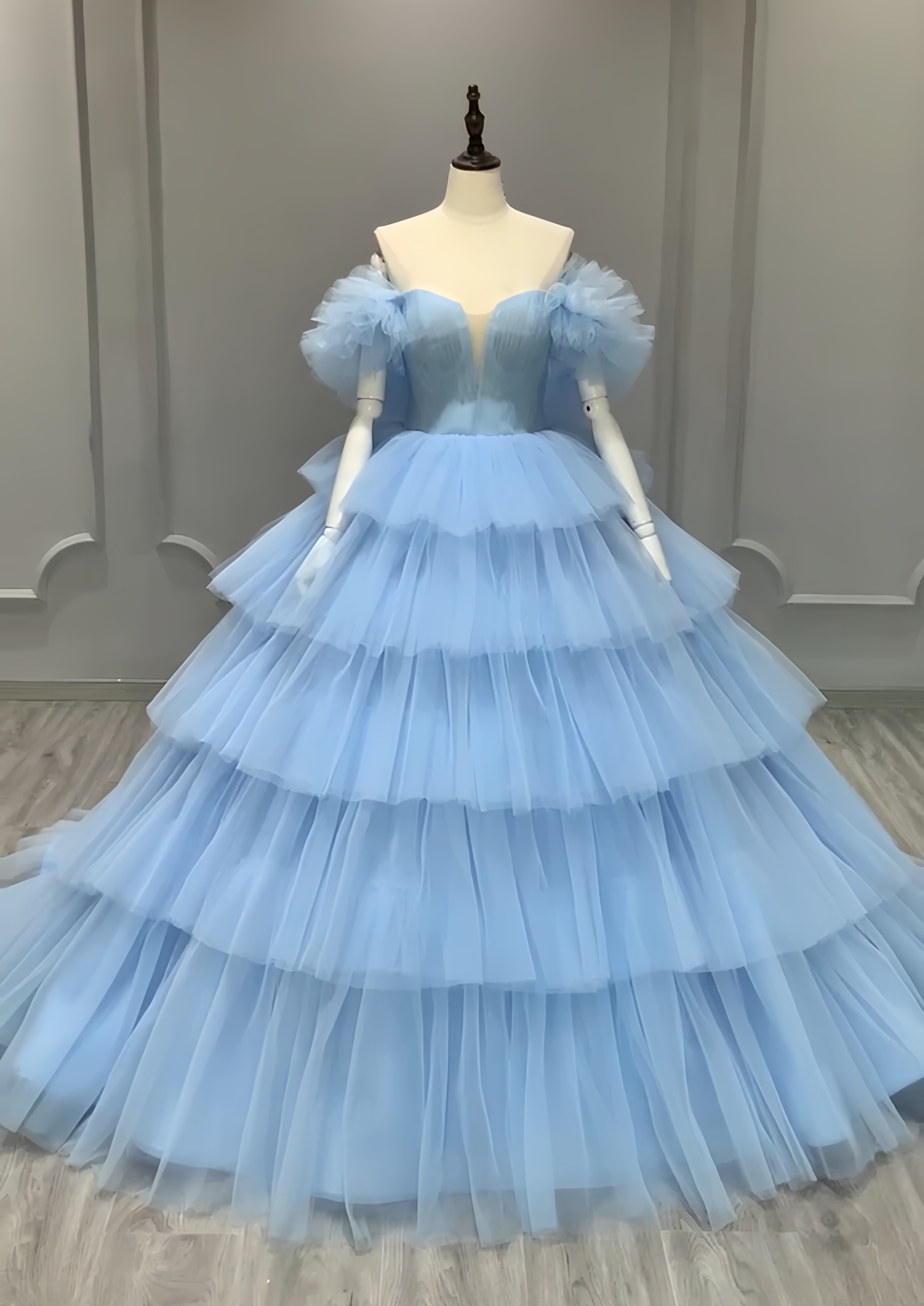 激安！柔らかいブルー　プリンセスライン　多層チュール　パフスリーブ　二の腕を隠せる　vネック　カラードレス前撮り披露宴