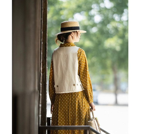 レイヤードでおしゃれ度アップ　デニムコットンのベスト　ポケット付【春秋夏】アイボリー 2枚目の画像