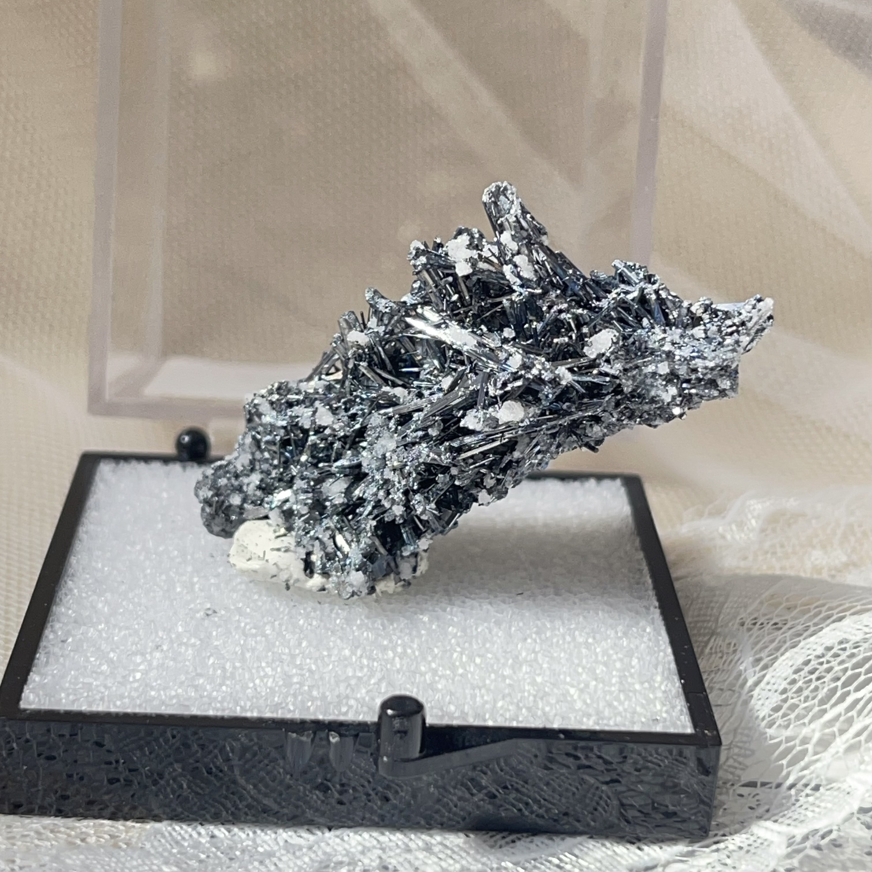 天然無処理　スティブナイトインクォーツ　原石　標本　 ※専用箱付き（お写真通り） NoS1004 5,472円