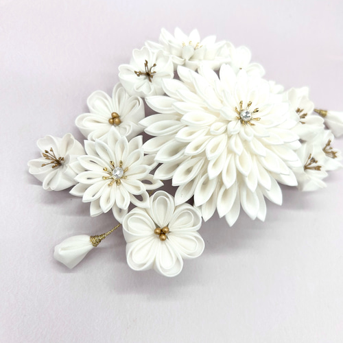 真白の花の髪飾り つまみ細工 七五三 浴衣 着物 成人式 花 髪飾り 和装