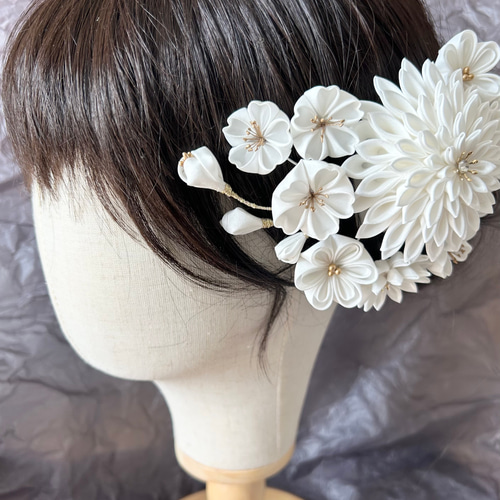 真白の花の髪飾り つまみ細工 七五三 浴衣 着物 成人式 花 髪飾り 和装