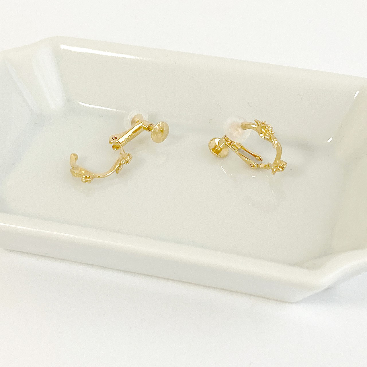 モッコウバラの小さなフープイヤリング