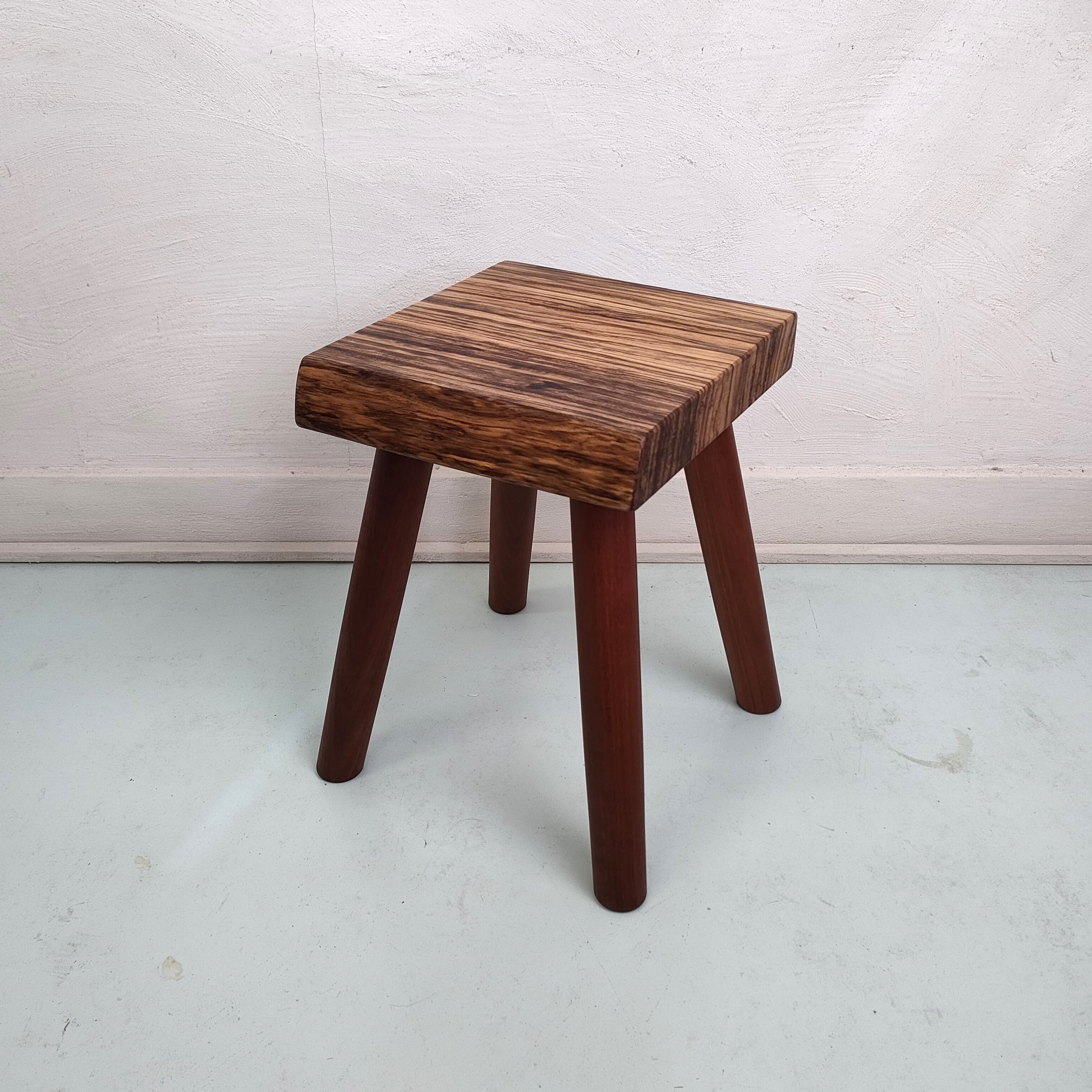 ベリの一枚板ミニスツール　no.05　☆一点物☆