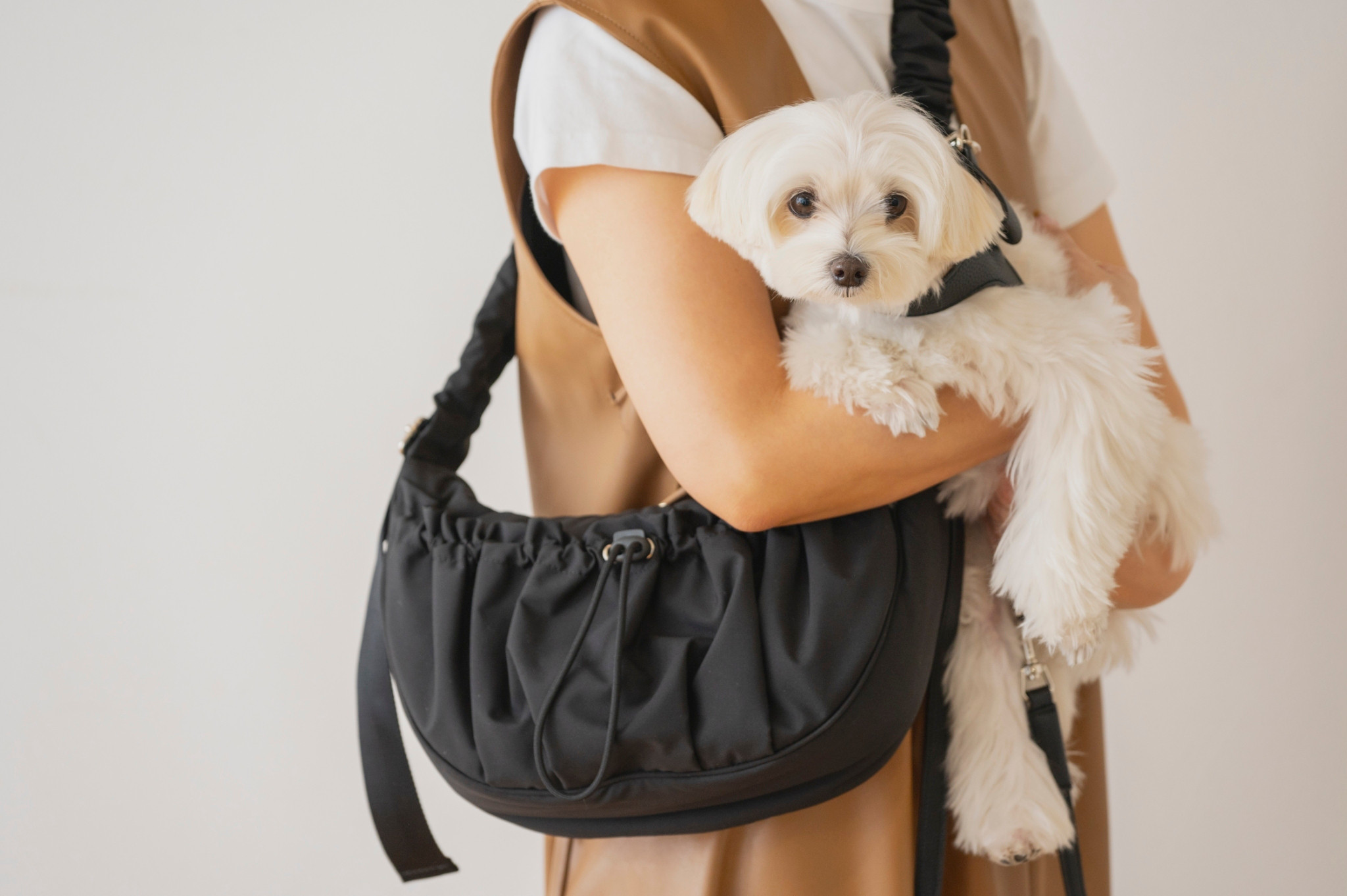 FuFu フワモコムーンギャザーショルダー　ブラック　ー 　お散歩バッグ　クロスボディバッグ　軽量　撥水素材