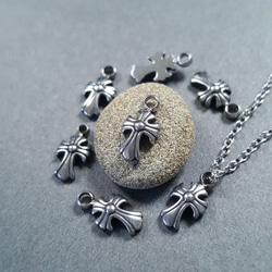 [1pcs] オール ステンレス 小さい クロス ペンダントトップ チャーム マルカン付 サージカルステンレス 1枚目の画像