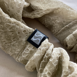 新‼【新感覚】シルクオーガンジーのクロスヘアバンド 〈結晶柄・ベージュ〉 髪の悩みに! 快適 & モードな川俣シルク 9枚目の画像