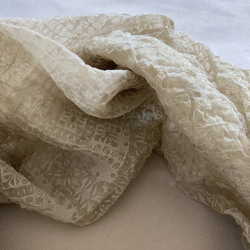 新‼【新感覚】シルクオーガンジーのクロスヘアバンド 〈結晶柄・ベージュ〉 髪の悩みに! 快適 & モードな川俣シルク 6枚目の画像