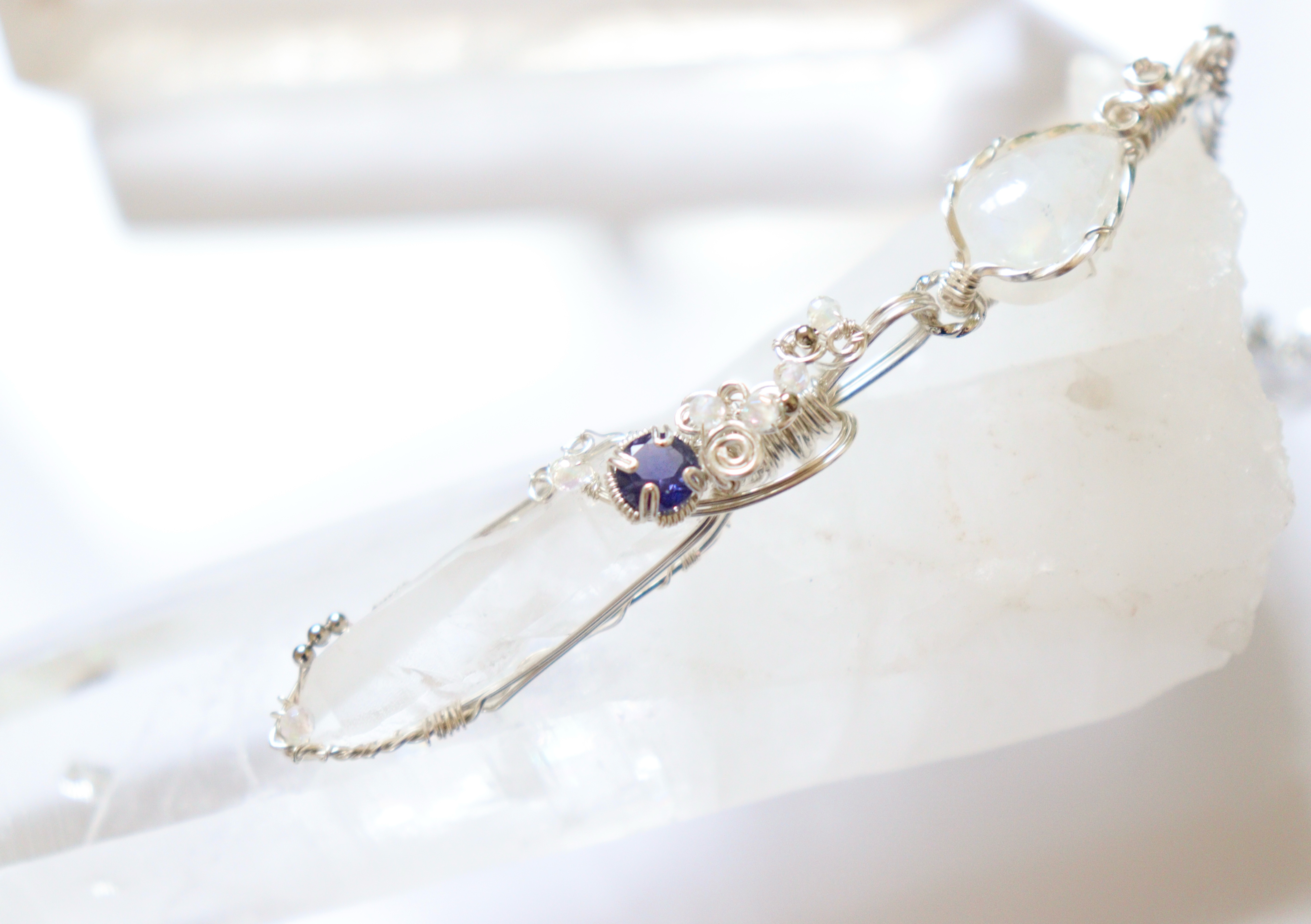 レムリアンシードクリスタルとレインボームーンストーンのジュエリーネックレス✧