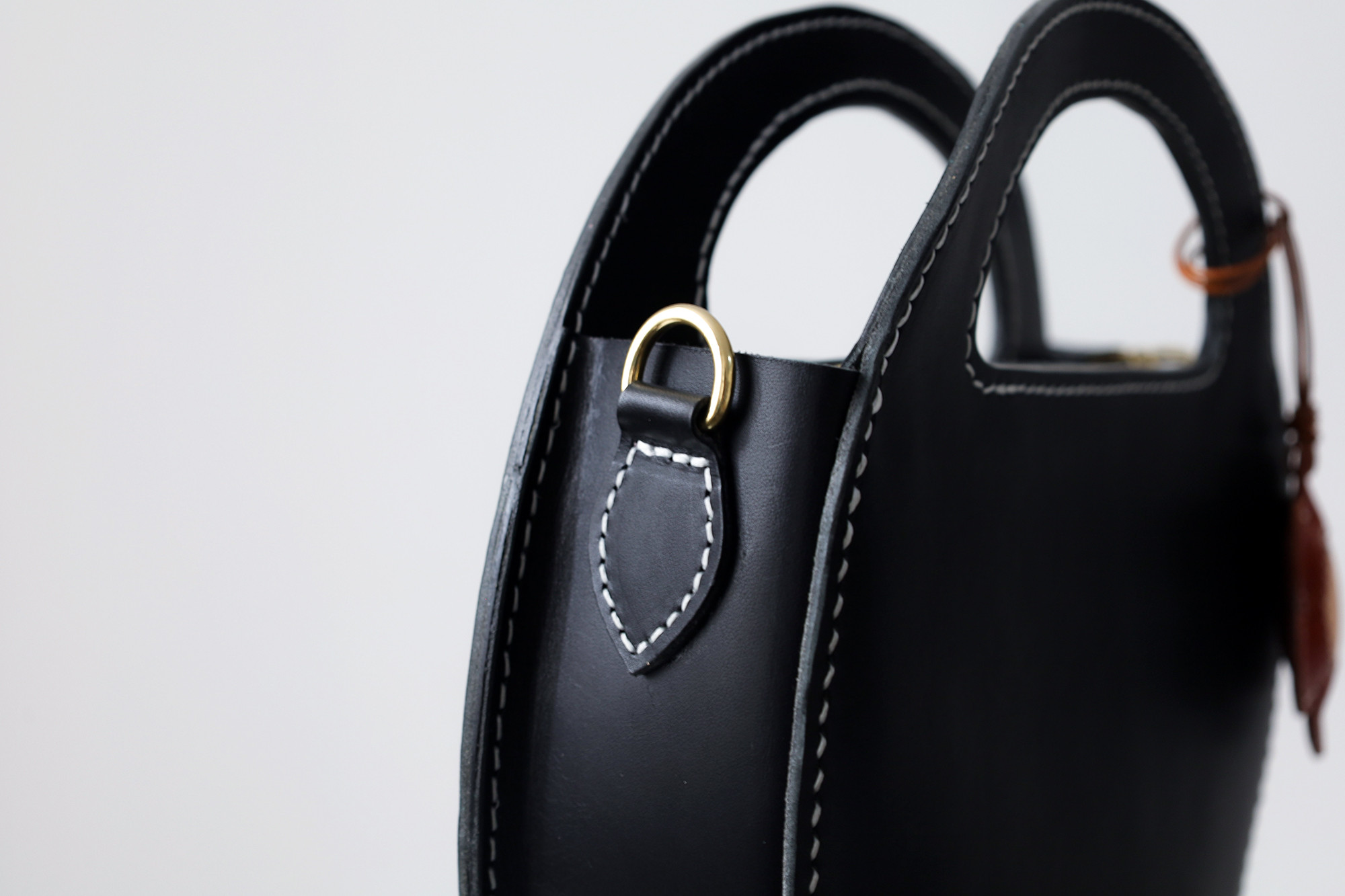 ✨芸術的なデザイン！本革製「カーリングバッグ」✨