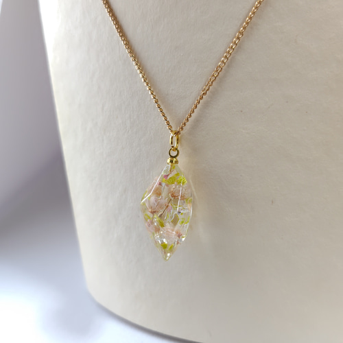 春の新作＊春をイメージしたピンクと黄緑色のドライフラワーの鉱石型