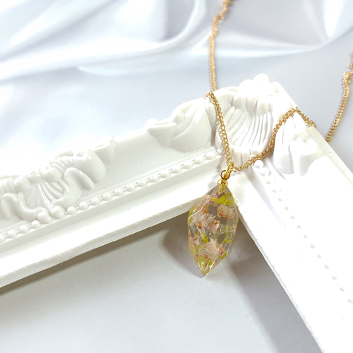 春の新作＊春をイメージしたピンクと黄緑色のドライフラワーの鉱石型