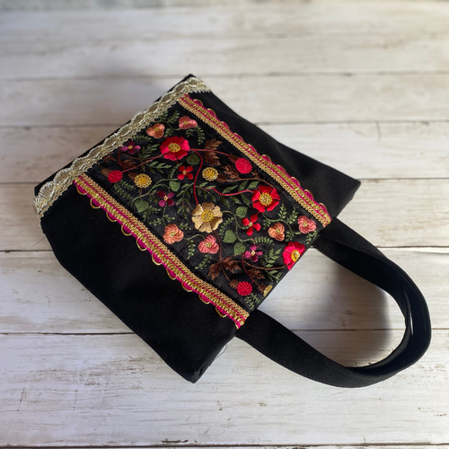 小花柄の美しいインド刺繍リボンのトートバッグ【Sサイズ